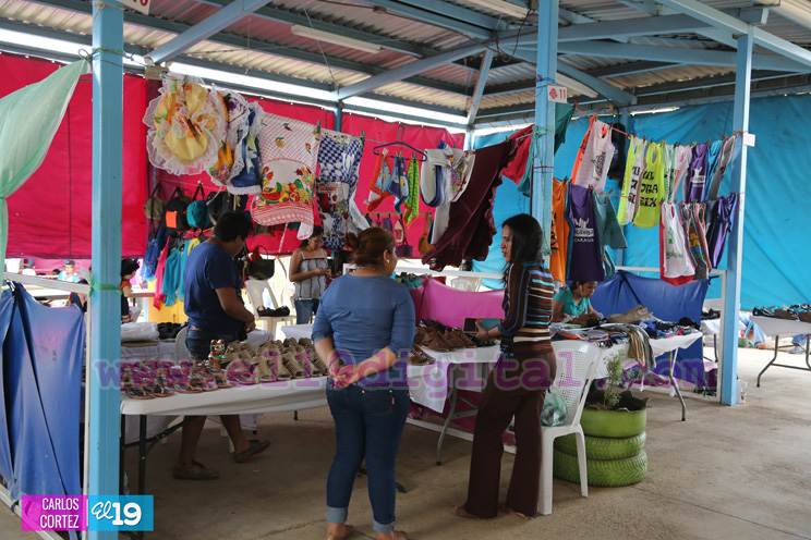 Artesanas celebran junto a la poblaci&oacute;n el D&iacute;a Internacional de la Mujer